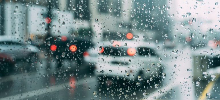 Rain is the cheapest time to relocate