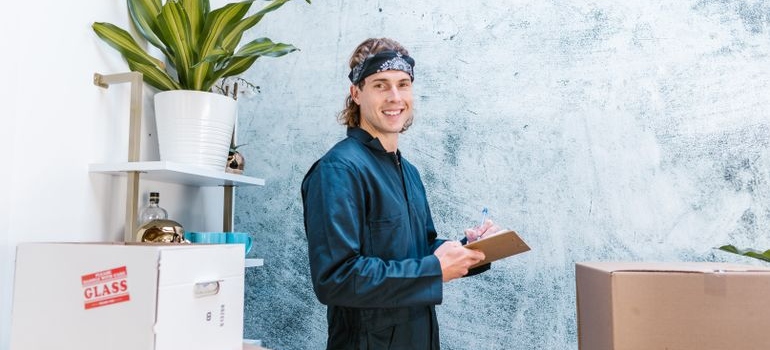a mover doing the inventory