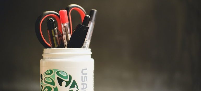 A receptacle with tools that will assist you in preparing your moving from Memphis to Charlotte as efficient as possible 