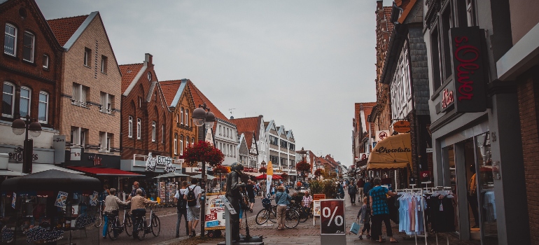 A Tennessee city street lined with shops in one of the busier neighborhoods