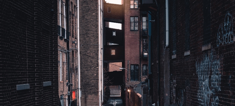An alley between buildings in one of the popular Tennessee neighborhoods