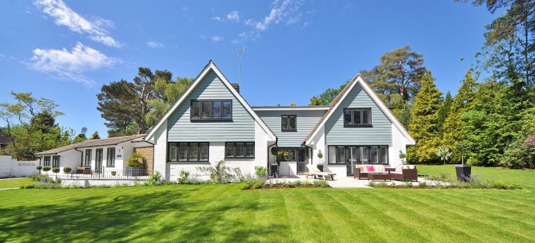 A suburban house with a front lawn, typical of homes buyers look at when moving from Lakewood to Parker