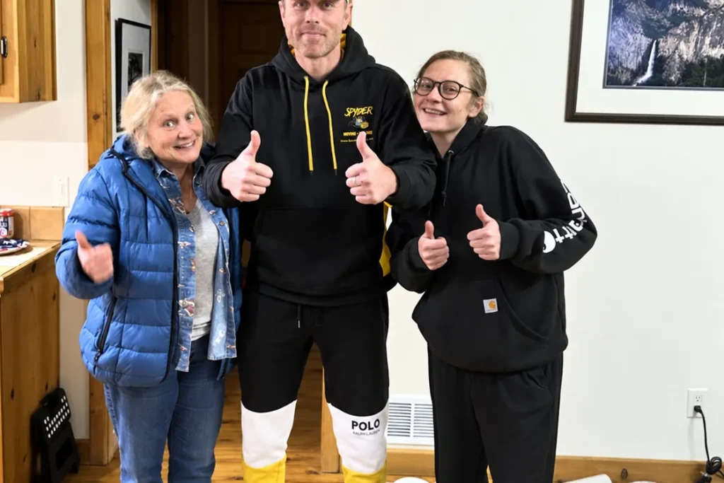 Spyder mover with happy customers inside their home